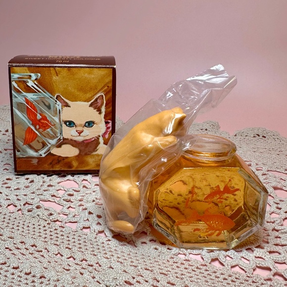 Vintage Avon “Curious Kitty” Sweet Honesty – Cat & Fishbowl Figurine - Picture 1 of 6